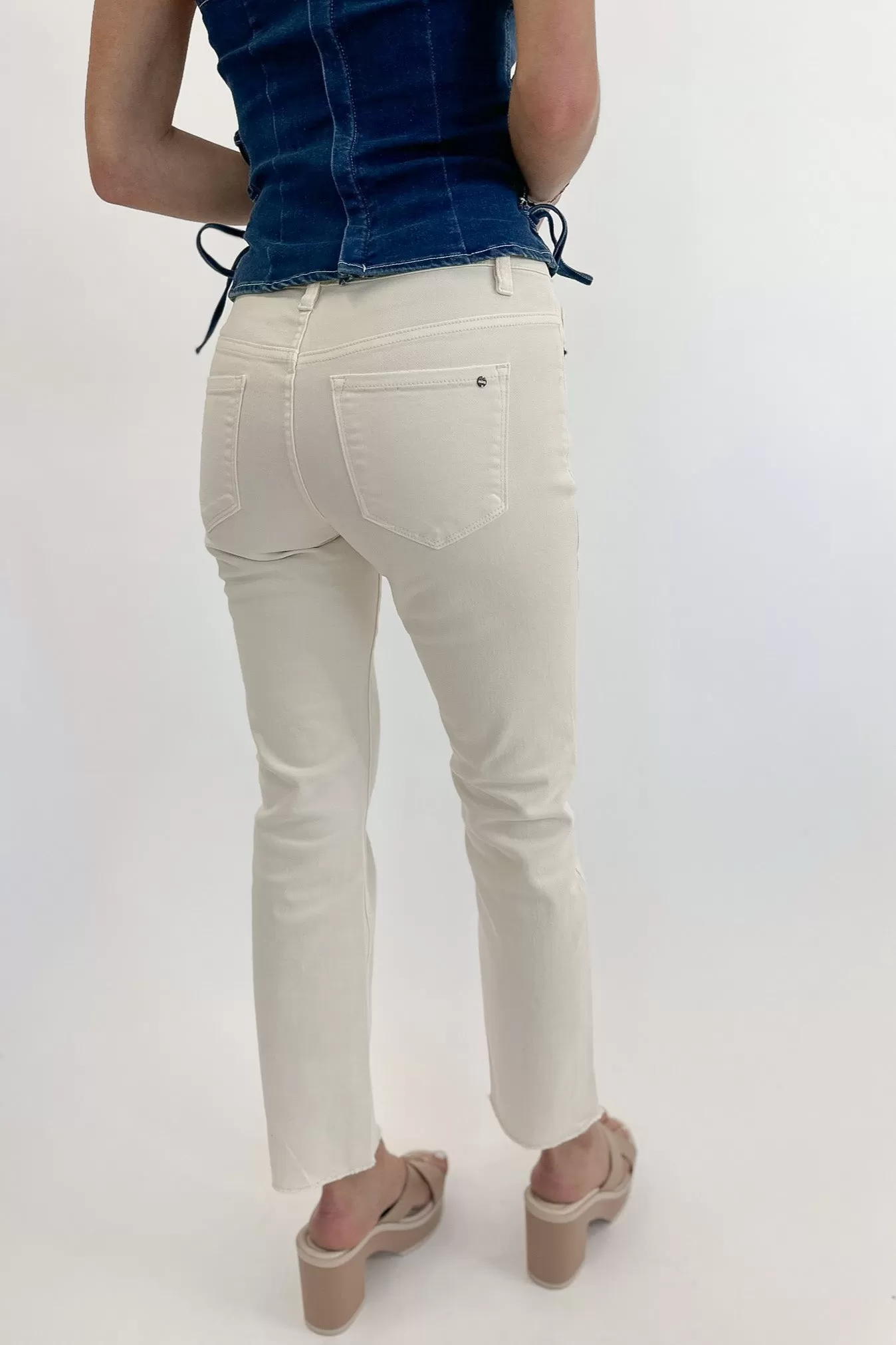 Eleanor Slim Straight Crop Cream Jeans