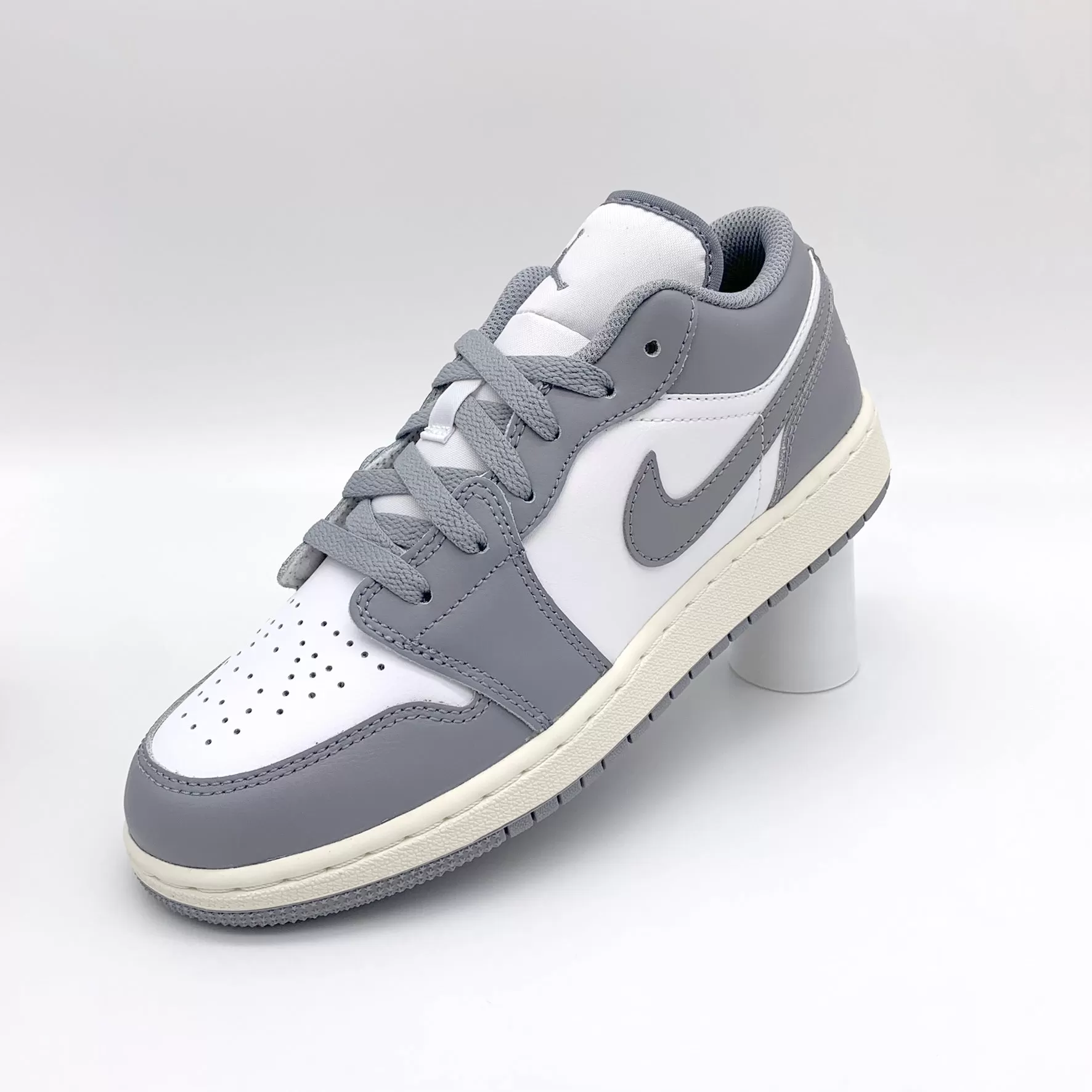 Jordan 1 Low Vintage Grey