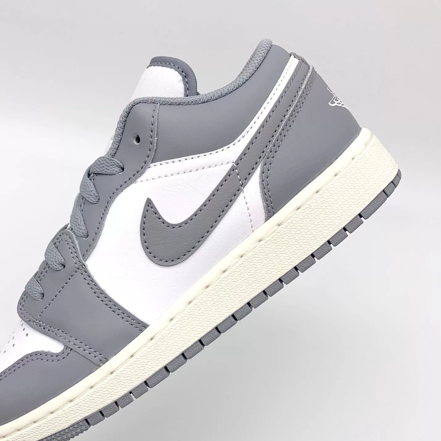 Jordan 1 Low Vintage Grey