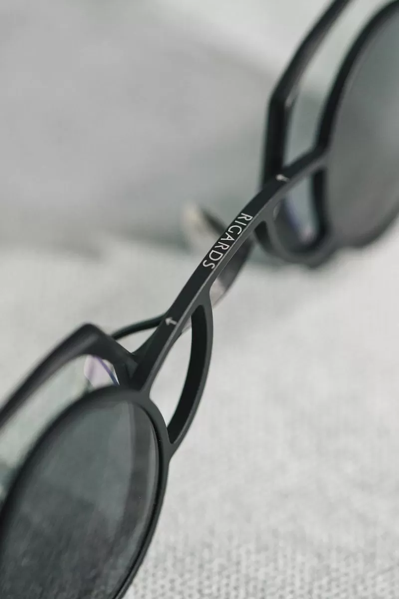 Rigards | RG1921TI | Clip On Luxus Sonnenbrille mit eckigen und runden Elementen